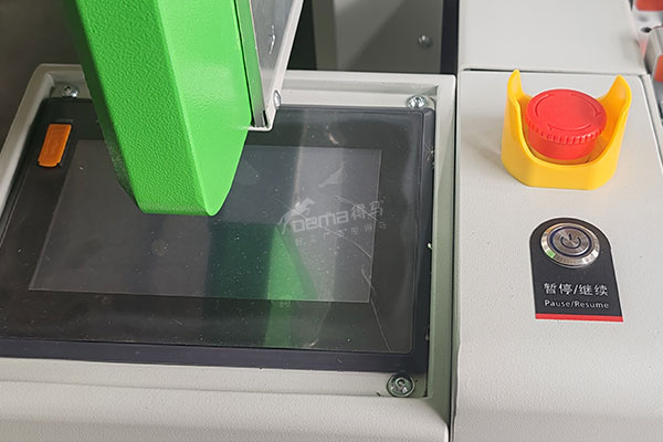 得馬高速裁切機(jī)觸控屏